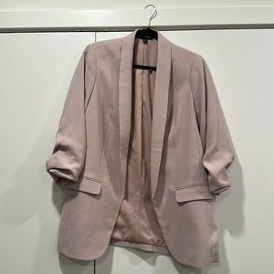 Women’s light pink boyfriend blazer